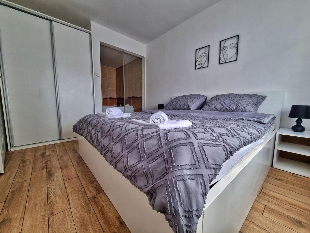 Hostel S Nowy Sad Zewnętrze zdjęcie