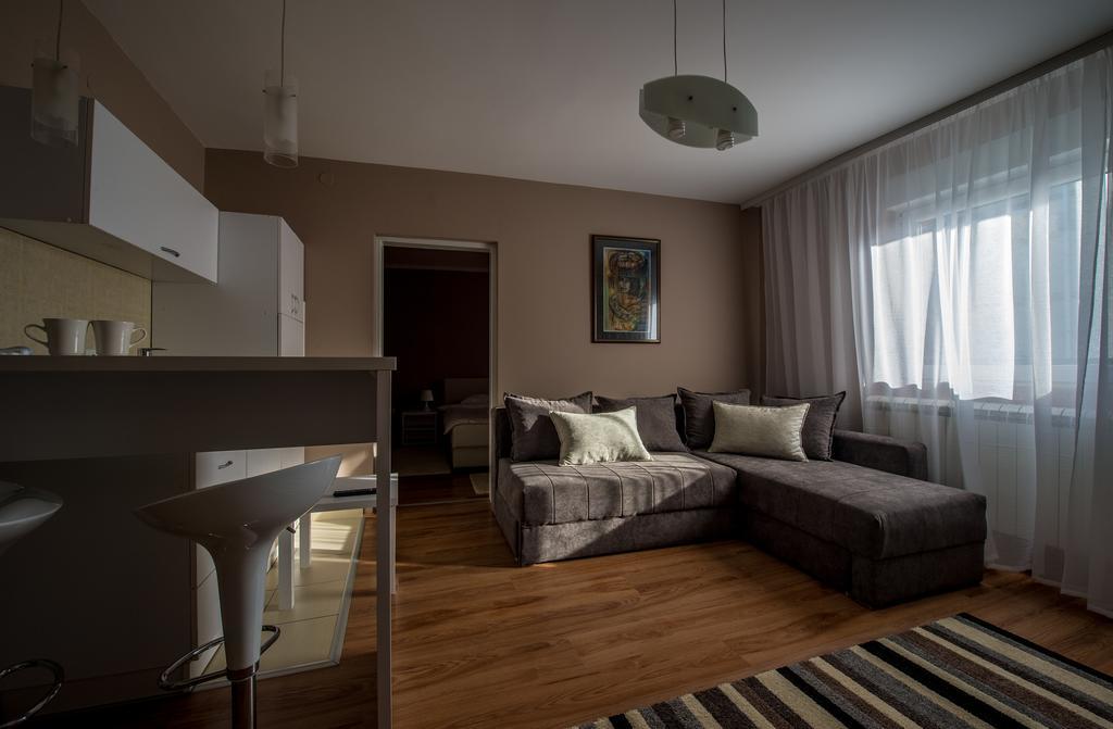 Hostel S Nowy Sad Zewnętrze zdjęcie
