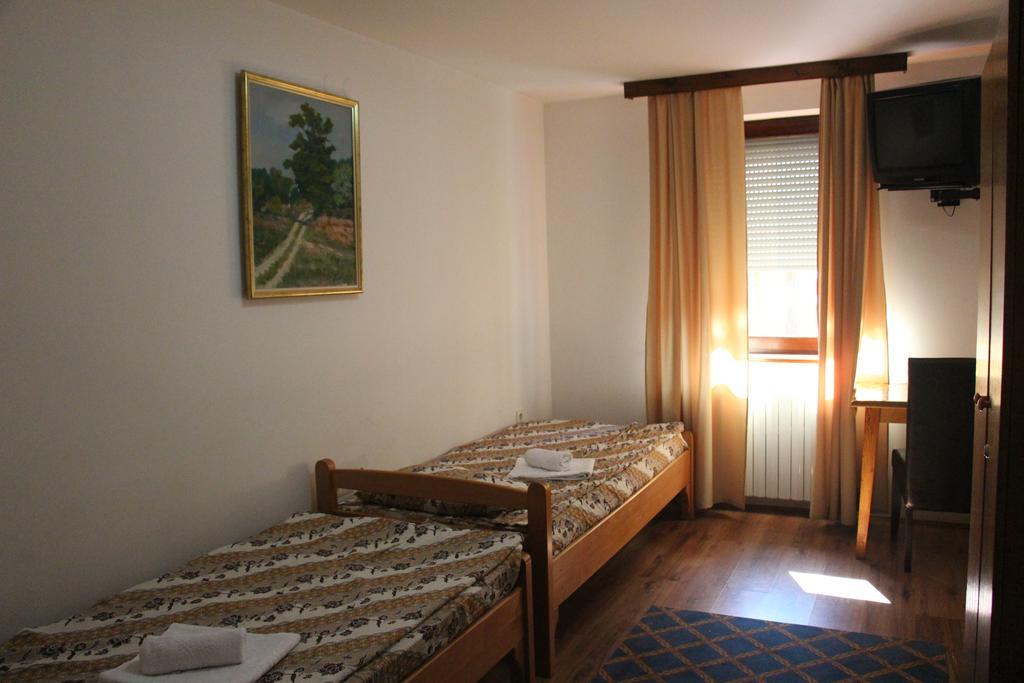 Hostel S Nowy Sad Zewnętrze zdjęcie