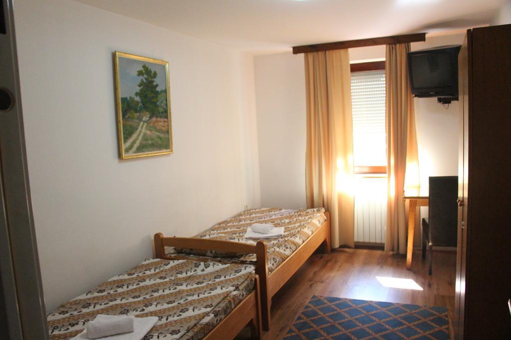 Hostel S Nowy Sad Zewnętrze zdjęcie